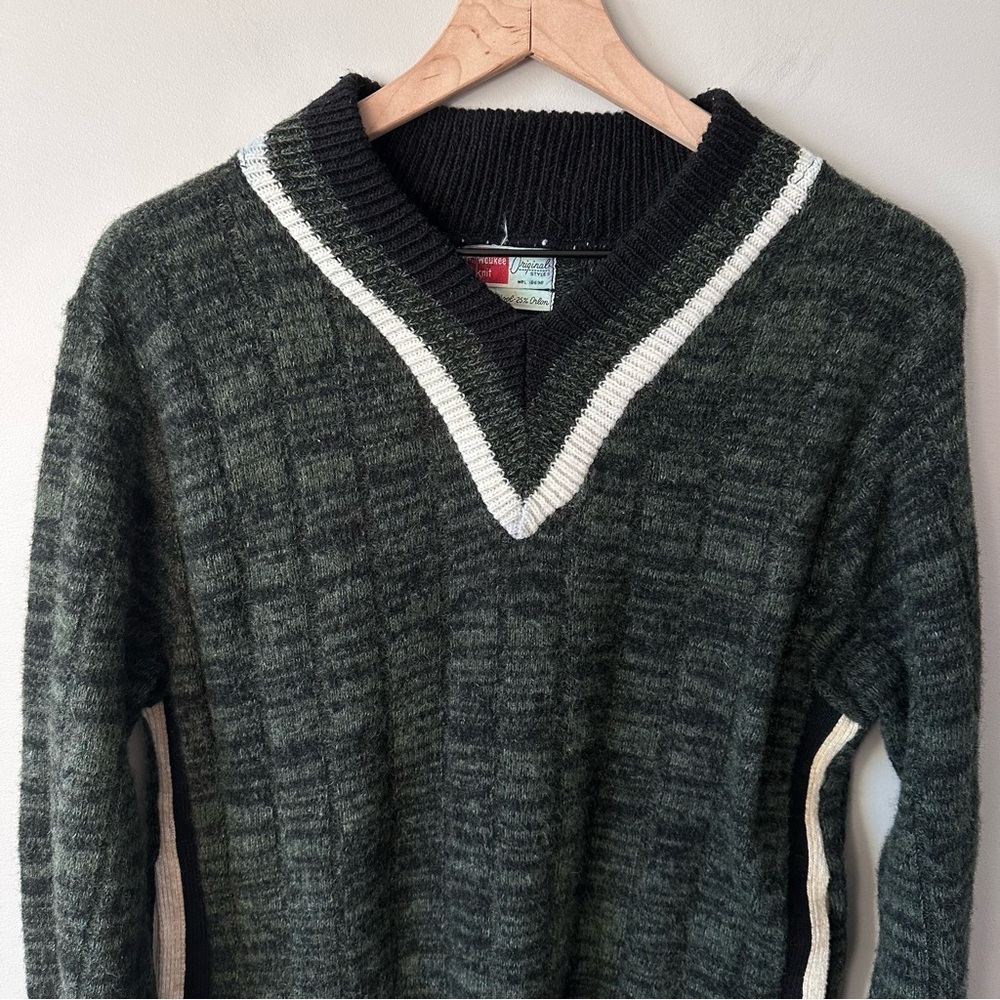 Milwaukee Knits Vintage 50s 60s  Sz M Wool Orlon Sweater Pockets Cricket Vneck - Picture 2 of 15